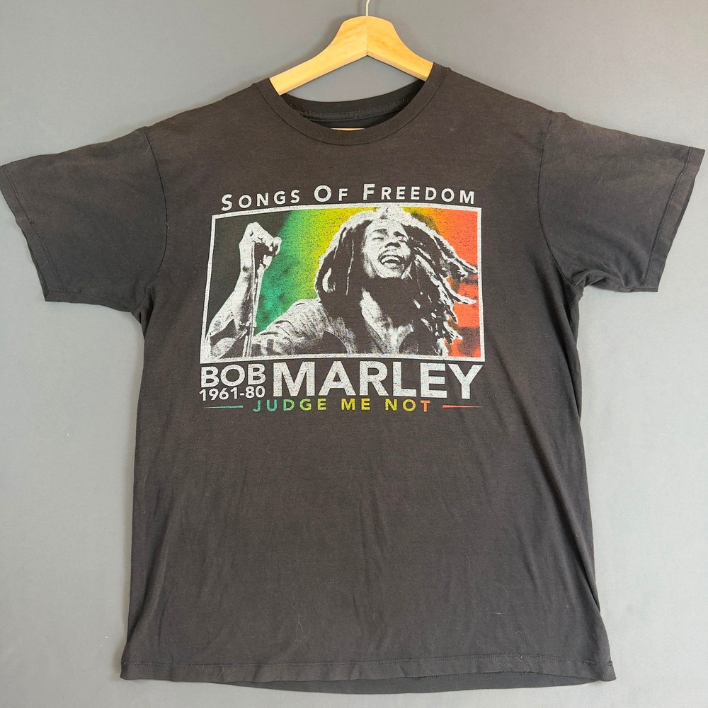 Bob Marley Songs of Freedom Judge Me Not Graphic T-Shirt Black Men's Medium